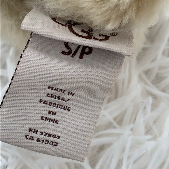 UGG Classic Tasman women’s sheepskin glove - Picture 4 of 5